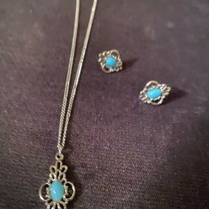 Fashion Jewelry Silver Tone Chain And Pierced Earrings Set. NWOT